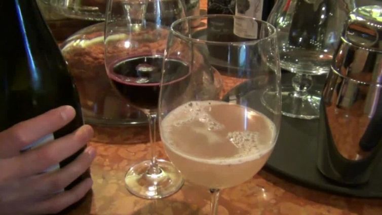 Vino piace in presenza, e-commerce segna il passo