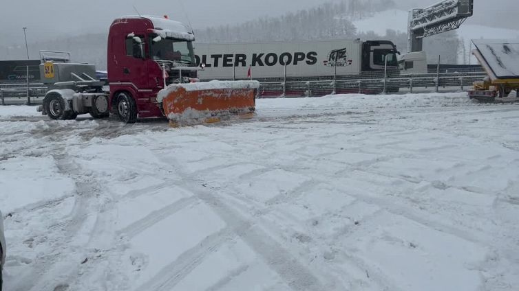 Maltempo, abbondante nevicata sulla A1: disagi alla viabilita'
