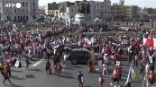 Peru', manifestanti anti-governativi si radunano a Lima