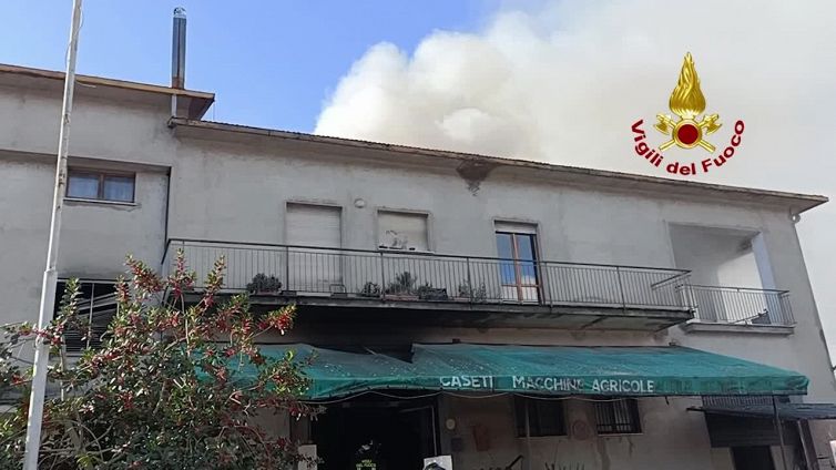 Incendio capannone con tetto in Eternit a Umbertide
