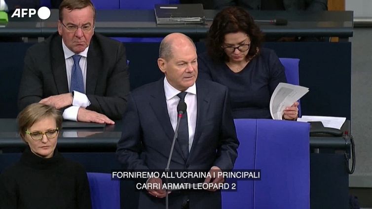 Scholz: "Sosteniamo l'Ucraina ma non entriamo in guerra"