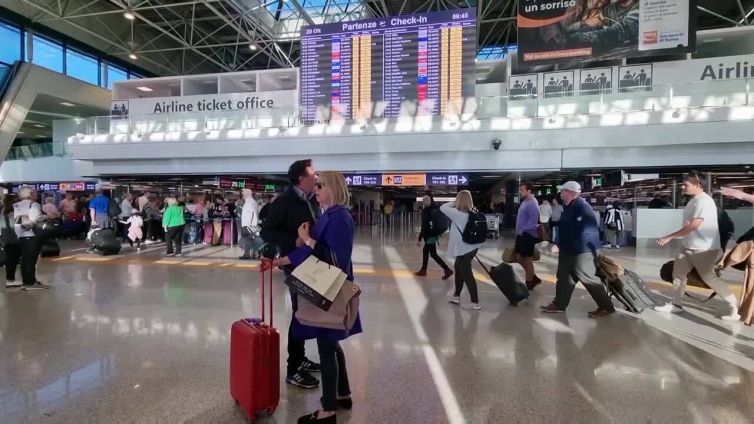 Boom di turisti a Roma, nel 2022 arrivi raddoppiati: 15 milioni