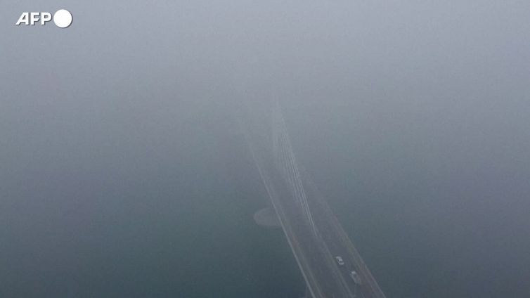 Iraq, una fitta coltre di nebbia ricopre Bassora