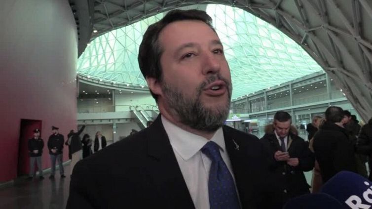 Sanremo, Salvini: "Presenza Zelensky? Spero resti Festival della canzone Italiana"
