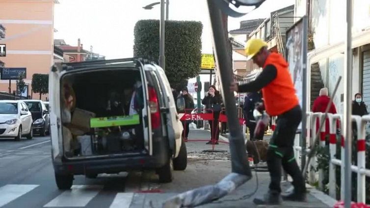 Si ribalta un'auto vicino a Roma, morti cinque ragazzi