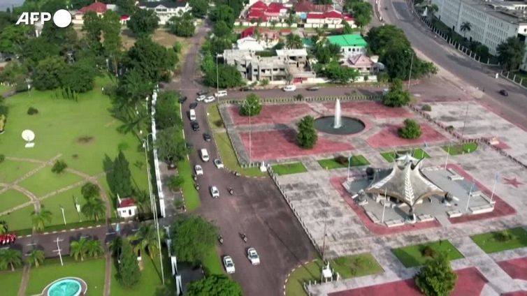 Papa in Congo, accolto a KInshasa dal presidente Tshisekedi