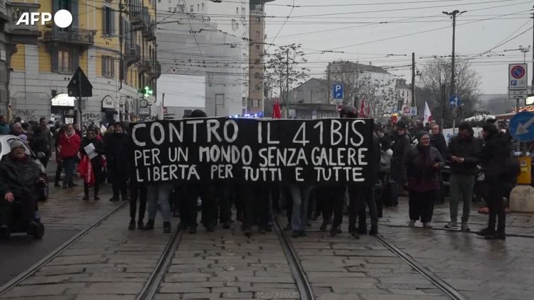 "Rischio saldatura frange antagoniste, anarchici insidiosi"