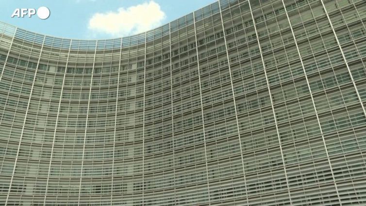 L'Ue vola a Kiev, scure di Zelensky sulla corruzione