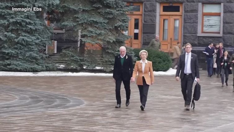 Ucraina, von der Leyen a Kiev: accolta dal presidente Zelensky