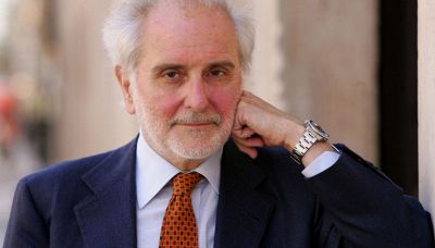 Morto Enzo Carra, l'ex parlamentare noto per la foto con le manette