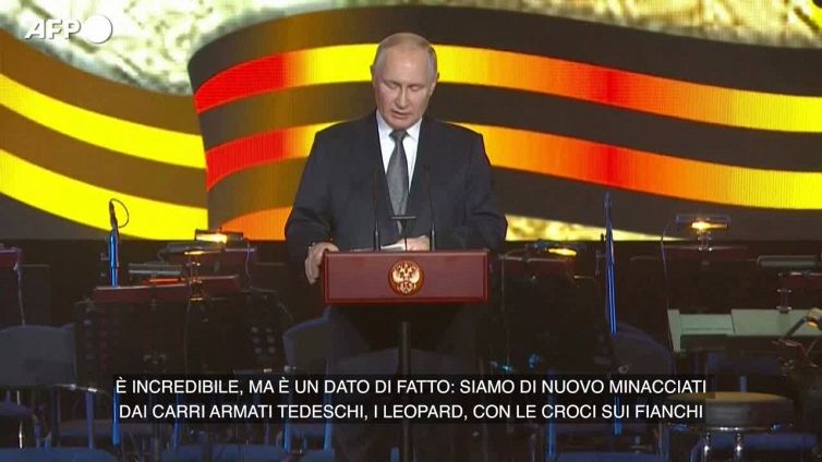 Putin: "La Russia e' di nuovo minacciata dai panzer tedeschi"