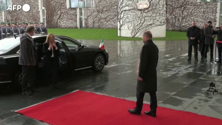 Meloni a Berlino, l'incontro con il cancelliere Scholz