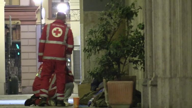 Emergenza freddo a Torino, una notte con la Croce rossa ad aiutare i senzatetto