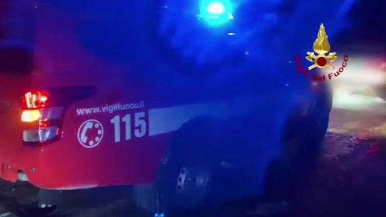 Maltempo, a Castelluccio bloccati un bus e una decina di auto