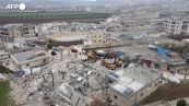 Terremoto in Siria, soccorritori scavano tra le macerie nella citta' di Sarmada