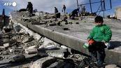 Terremoto, edifici distrutti e cumuli di macerie vicino al confine siriano-turco