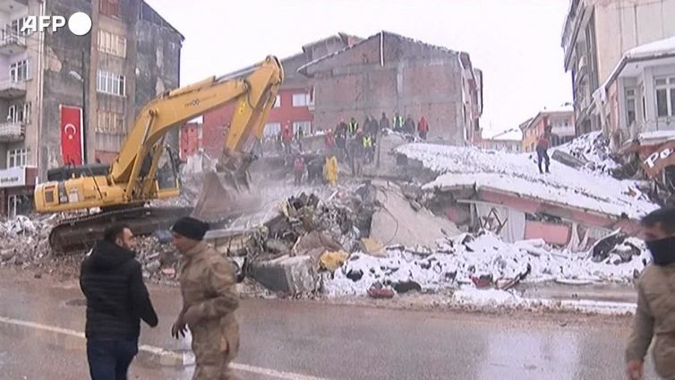 Terremoto in Turchia, proseguono le operazioni di ricerca dei dispersi
