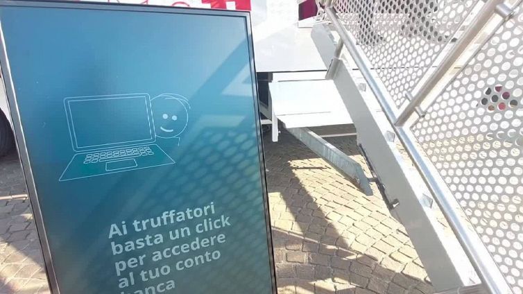 Safer Internet Day, a Torino il progetto SmartBus di Huawei per informare gli studenti