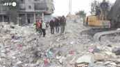 Terremoto in Siria, le squadre di ricerca rimuovono le macerie ad Aleppo