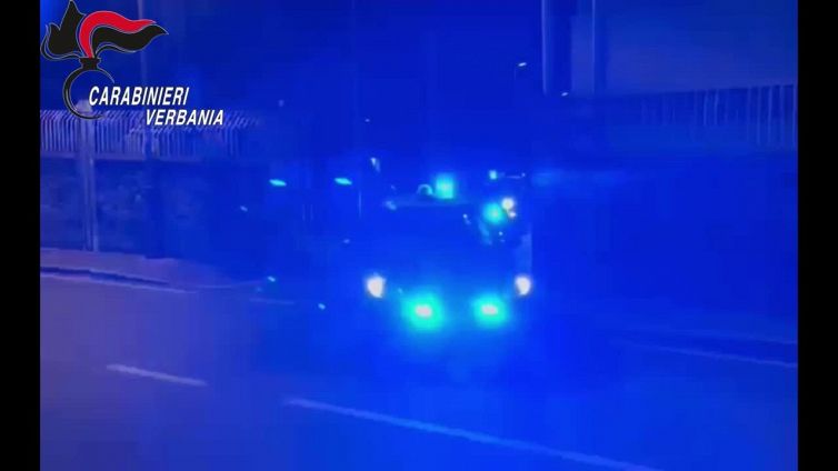 Verbania, rinchiude e picchia la figlia ventenne: arrestato dai Carabinieri