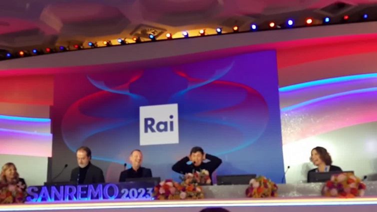 Sanremo, Morandi: "Cannabis? La devo provare"