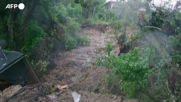 Tempesta tropicale colpisce la Nuova Zelanda settentrionale