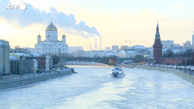 Mosca avanza a Bakhmut. "Via gli americani dalla Russia. Rischio detenzioni illegali"