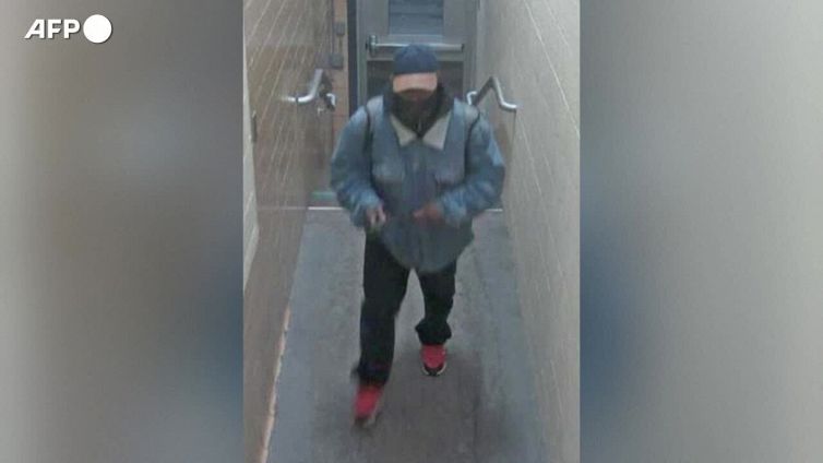 Sparatoria in Michigan, la polizia diffonde le foto del killer