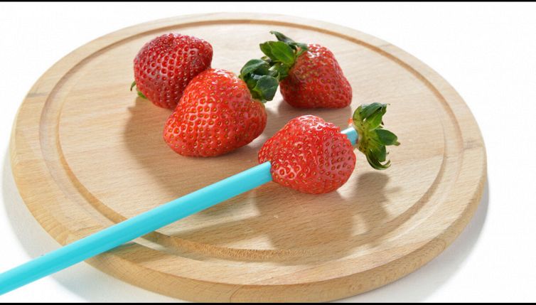 Fragole: il trucco della cannuccia