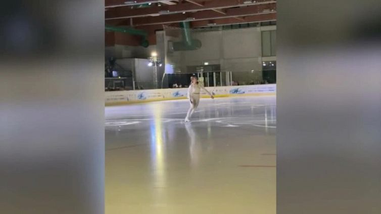 Pordenone, Carolina Kostner inaugura il palaghiaccio di Claut