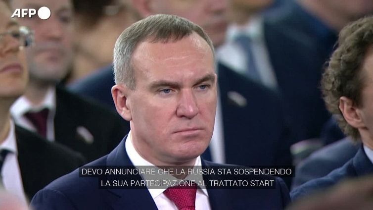 Armi nucleari, Putin: "Sospendiamo l'applicazione del trattato Start"