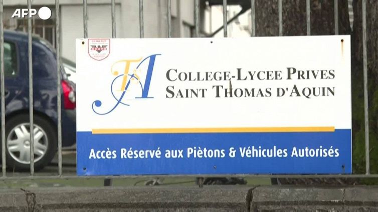 Francia, insegnante accoltellata a morte da un alunno di 16 anni