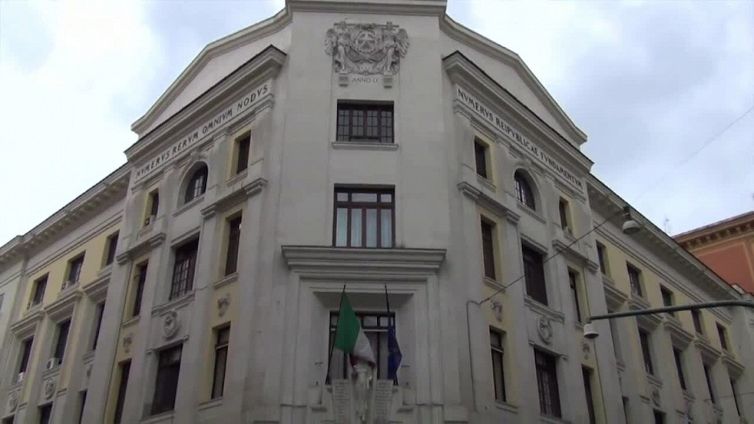 L'inflazione rallenta a gennaio, ma resta al 10%