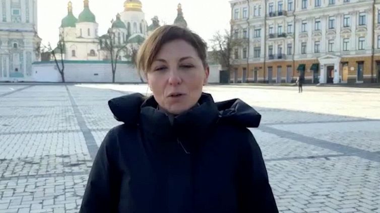 Ucraina, il tempo sospeso di Kiev alla vigilia del primo anniversario della guerra