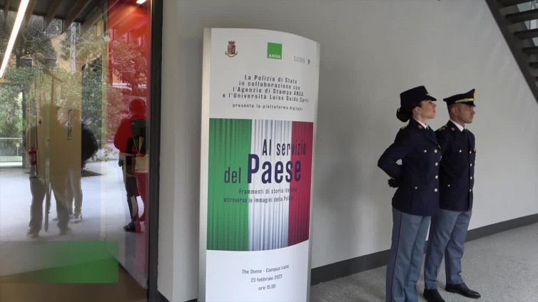"Al servizio del Paese": la storia della Polizia attraverso le immagini