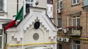 L'Ambasciata d'Italia a Kiev issa la bandiera ucraina a mezz'asta