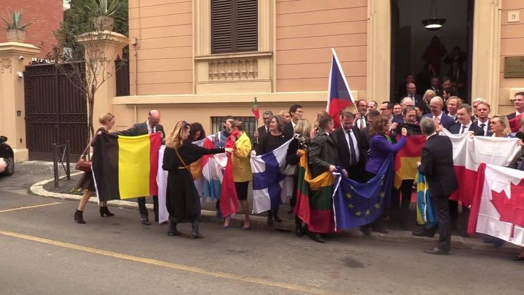 Ucraina, gli ambasciatori di Usa, Svezia e Uk: "Uniti per voi"