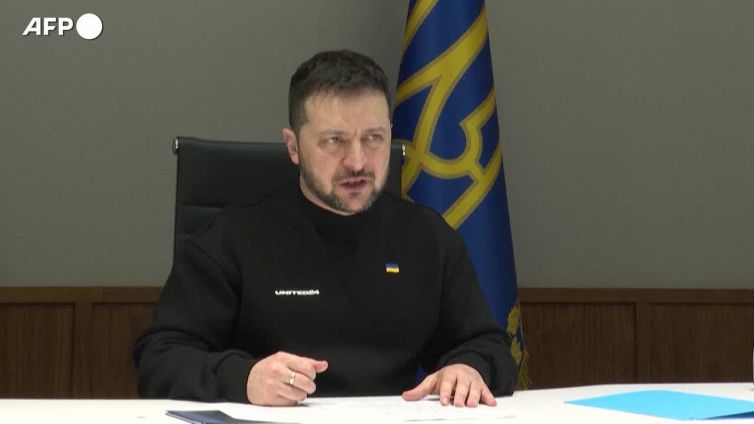 Zelensky: "E' l'anno della vittoria, voglio incontrare Xi"