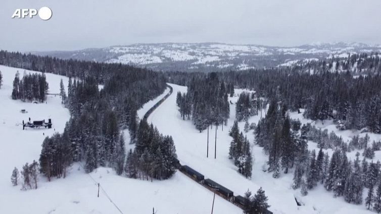 La tempesta di neve in California si sposta ad est: Sierra Nevada imbiancata