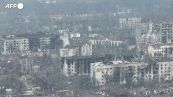 Ucraina, il volo sulla citta' di Bakhmut distrutta dai bombardamenti