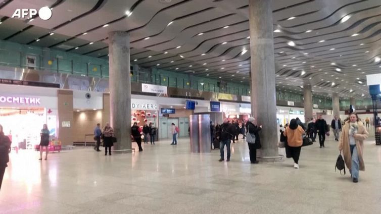 Russia, oggetto volante non identificato vicino San Pietroburgo: chiuso l'aeroporto