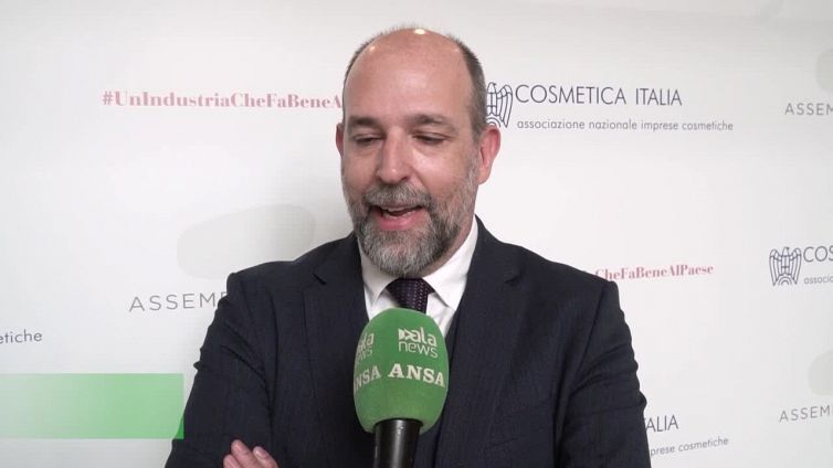 Cosmetica: "Noi locomotiva del Paese, creiamo valore per 22 miliardi"
