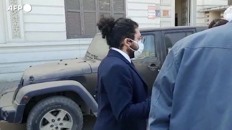 Nuovo rinvio per Zaki, ma il verdetto si avvicina. Rischio altri cinque anni di carcere per aver scritto un articolo