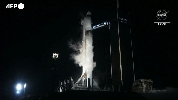 Lanciata la navetta Crew Dragon, a bordo 4 astronauti