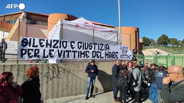 Governo difende la Guardia Costiera: "Seguite regole Ue"