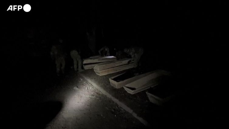 Ucraina: il capo della Wagner mostra bare di soldati di Kiev