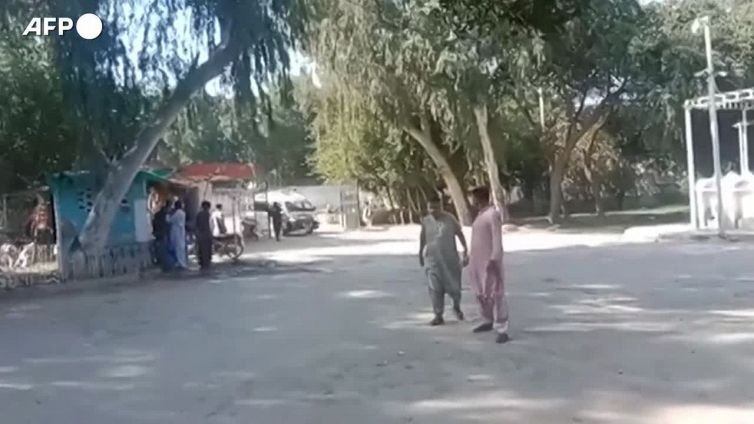 Pakistan, attacco suicida nel sud-ovest: uccisi 9 poliziotti