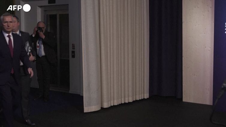 Ucraina, Stoltenberg: "Non escludiamo che Bakhmut possa cadere nei prossimi giorni"