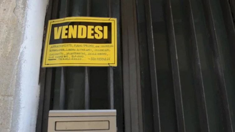 I tassi sui mutui sfiorano il 4%, meno prestiti