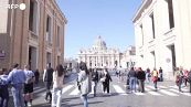 Dieci anni di pontificato di Francesco, le voci dei fedeli in Vaticano